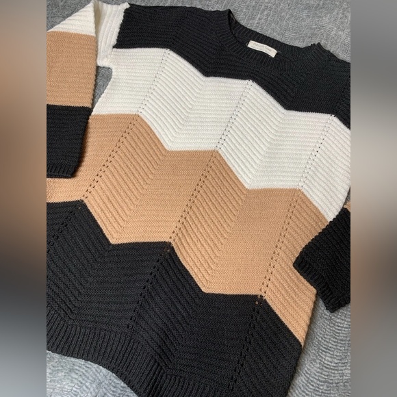 3/$20 Full Circle Trends Stylish Chevron Knit Sweater - Black, White, & Tan XL - Picture 7 of 11
